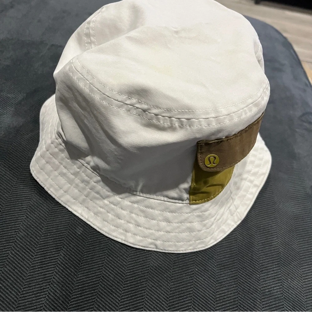 lululemon athletica women’s White Bucket Hat with Olive Pocket and Tan Trim
